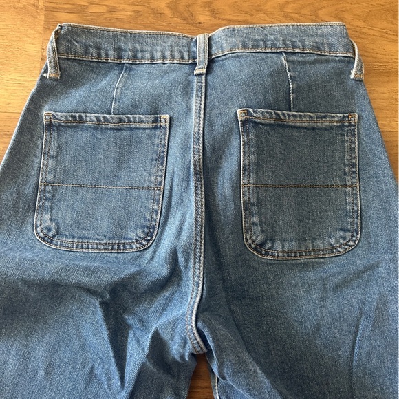 Old Navy Woman’s Semi-High Straight Jeans – Size 4, Medium Wash- Like New - Picture 5 of 6